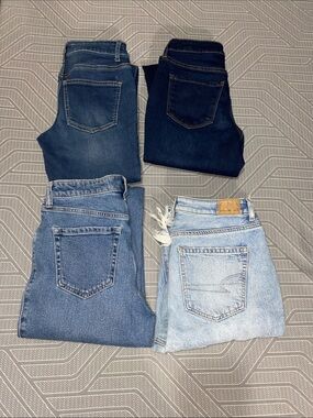 BUNDLE OF WOMENS JEANS